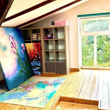 Artistic, Colorful With Free Parking شقة *